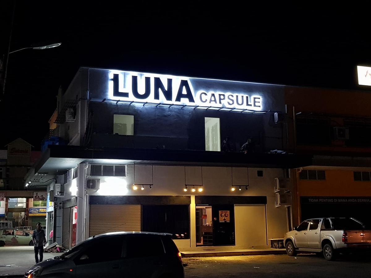 Luna Capsule Semporna Buitenkant foto